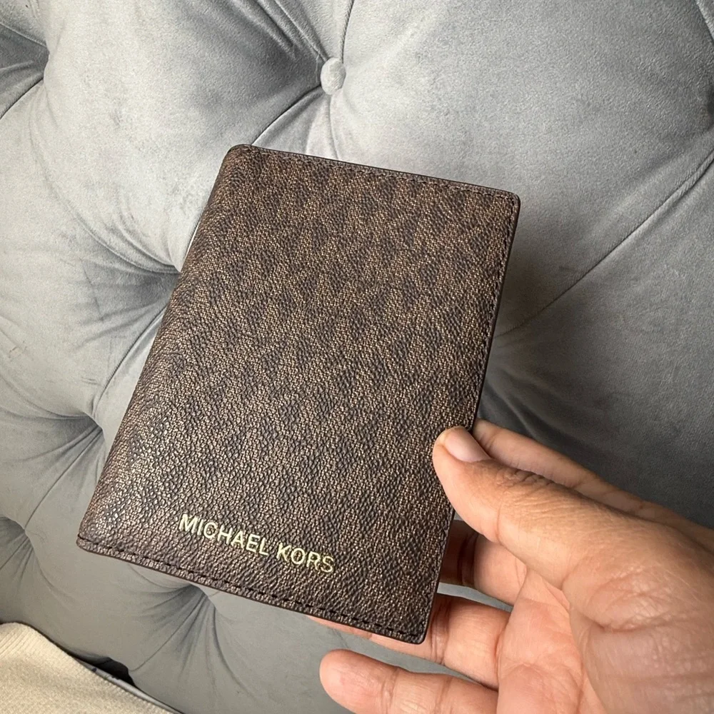 NEW Michael Kors Jet Set Passport Holder Wallet - Picture 1 of 4